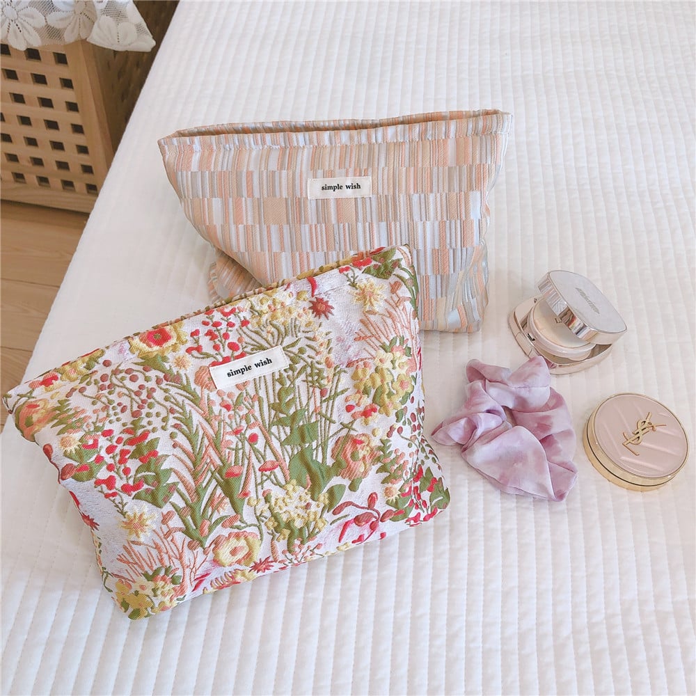 Floral Women's Polyester Zipper Makeup Travel Bag
